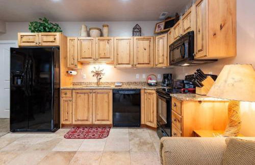 Lakeside Escape with Hot Tub - Foto 10