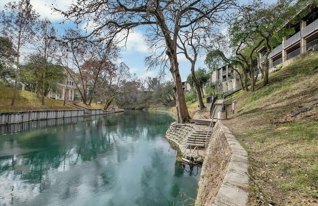 Luxurious Riverfront Condo Just 1 Blk to Schlitterbahn! - Foto 35