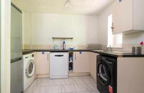 Spacious 5BR Home in Redditch - Foto 17