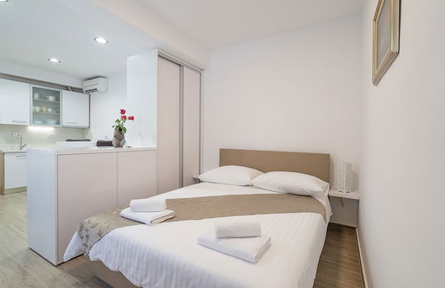 Drop In Split Suites - Photo 2