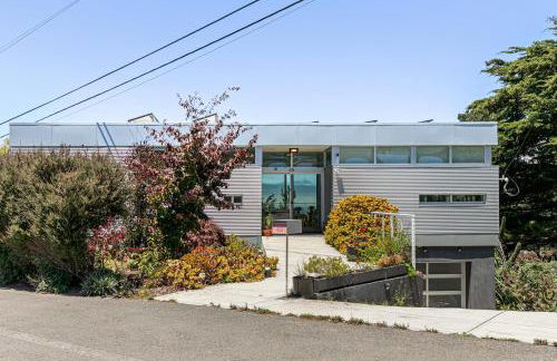 Marbella Lane - Cozy and Eccentric Design Home - Photo 6