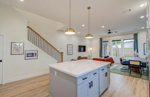 Houston Entertainment Haven - Photo 27