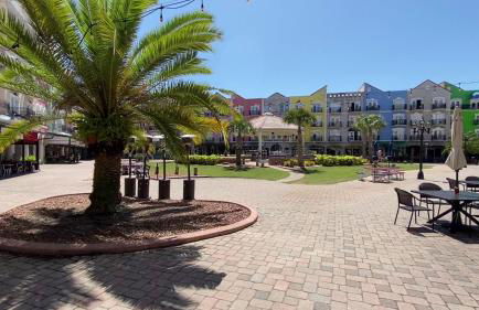 Couples Getaway - Sweet Retreat - European Village Best Location - Foto 25