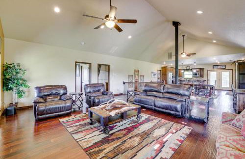 Neosho Home on 90 Acres with Private Pool and Fire Pit - Foto 3