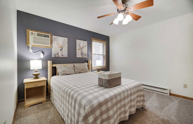 Woodland Oasis by Avantstay Hot Tub, Firepit, Walk to Lake - Photo 23