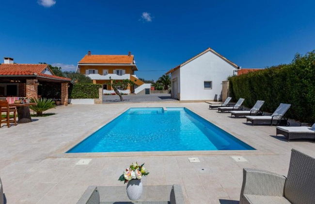 Peaceful Murvica Villa Pool, Garden, and Modern Comfort - Photo 22