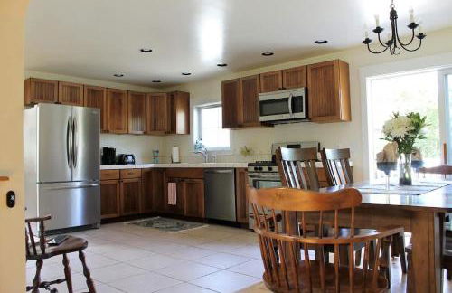 Pine and Sea Beach Retreat - Photo 23