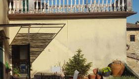 Mansarda con solarium panoramico su centro storico di Sarteano vicino alle famose terme della Val d'Orcia - Foto 3