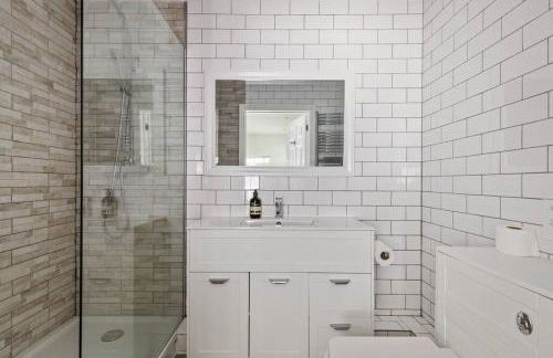 Luxury House, SeaViews, En-Suites & Private Pool - Photo 2