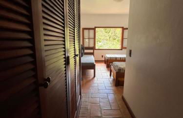 Spacious house with pool - 100m from the sea in Guaecá - Foto 33