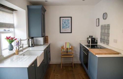 Beautiful Country Cottage - Photo 11