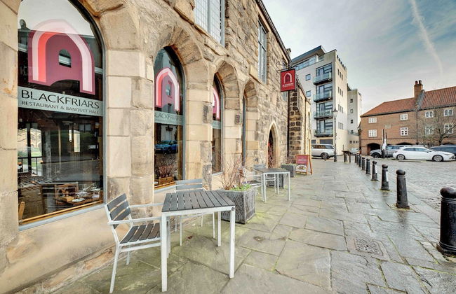 Laing Apartments - Photo 14