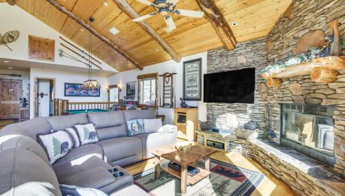 4 Mi to Snow Summit Cabin with Mtn Views and Decks - Foto 2