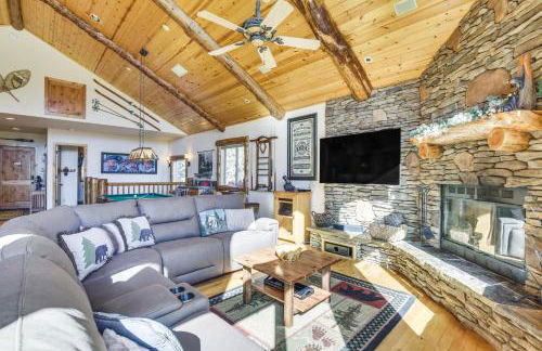 4 Mi to Snow Summit Cabin with Mtn Views and Decks - Foto 2