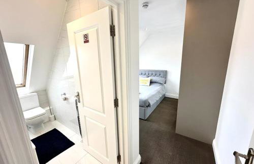 Stunning Modern, Private Apartment,15 Mins To Central London - Photo 26