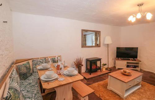 Honeysuckle Cottage - Photo 3