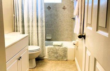 Relax with nature in our Waterfront 4 bedroom -HEATED POOL HOME-KING BED - Foto 44