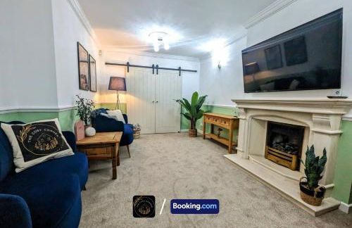 Modern 4-Bed House, Free Parking & WiFi in Swinton - Foto 3