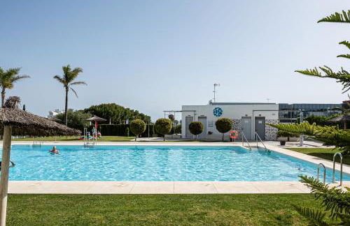 CASA LA PLAYA-CONIL Vacaciones de Lujo en Conil con Todas las Comodidades NETFLIX-HBO-DISNEY-CANALES DE FUTBOL-WIFI ALTA VELOCIDAD-SMART TV 65"-ALEXA - Foto 46
