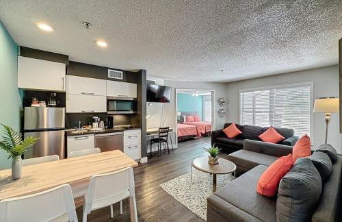 Two bed condo in Parkway Palms Resort condo - Foto 2