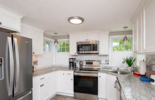 Cape Cod Cottage by Leavetown Vacations - Foto 11