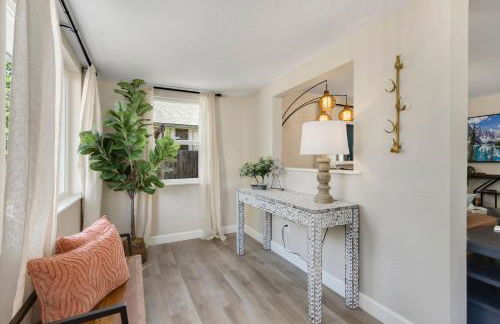 Downtown Windsor Home with Hot Tub and Pool Table - Foto 15