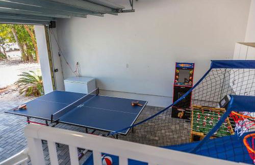 Sea Glass Dreams - Waterfront Pool Home, Mini Golf, Game Room, 110' Dock - Foto 8