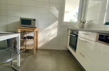 Modernes Ferienhaus mit 2 Balkonen, Terrasse und Garten ! - Foto 9