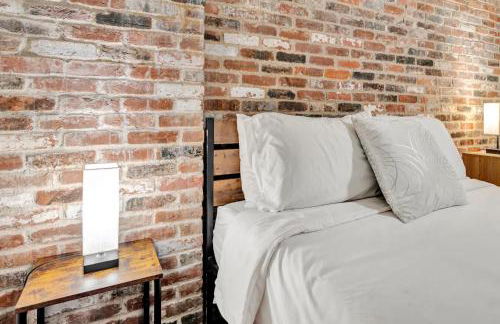 Ideal Spot Near 4th Street Live & Local Dining - Foto 28