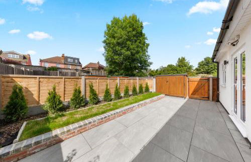 Ground Floor Flat I Sleeps 8 I With Parking - Photo 9