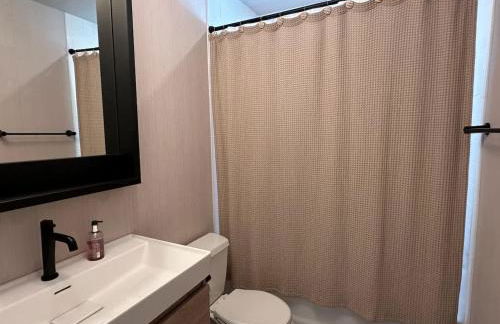 Quiet Luxury in the Heart of the Hamptons - Foto 33