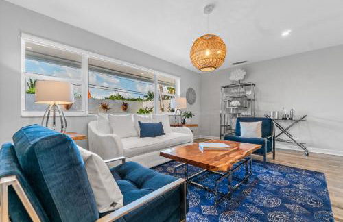 Seven Palms Waterfront- Private Dock, Heated Pool & Lanai -Walk to beach! by Maven Vacation Rentals - Foto 17