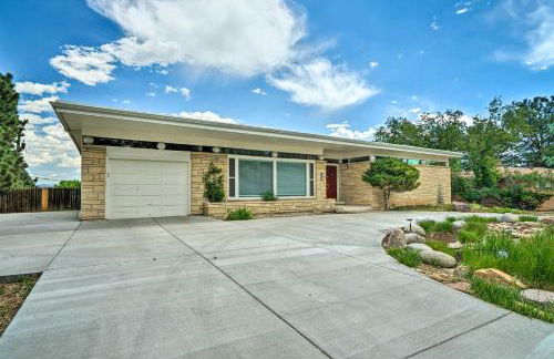 Pet-Friendly CO Springs Home with Koi Pond and Patio - Foto 3