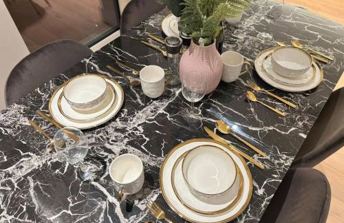 Luxury 2BR- Sleeps 5- Westfield Apartment- 3 min to station- Perfect for Families Shopping - Foto 22