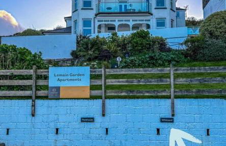 Luxury Sea View Apartment with Multi Room Balcony And Private Onsite Parking Only 300M From the Beach - Foto 9