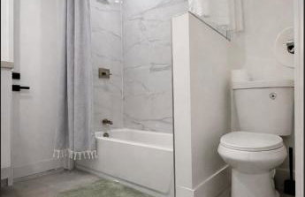 Sunny Oasis Near the Beach with 4BR and 3BA Pool Home - Foto 7