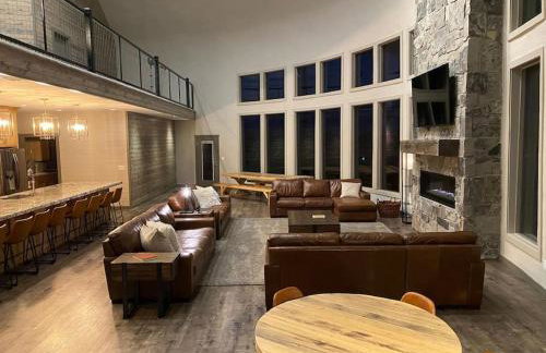 Dual Cabin- Yellowstone Family Retreat- Sled Hill - Foto 8