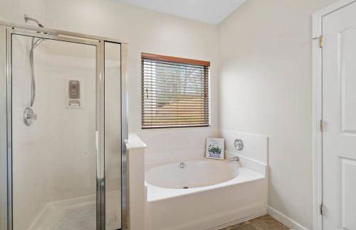 Cozy 4B 2 5B University Home King Beds Jacuzzi - Foto 28