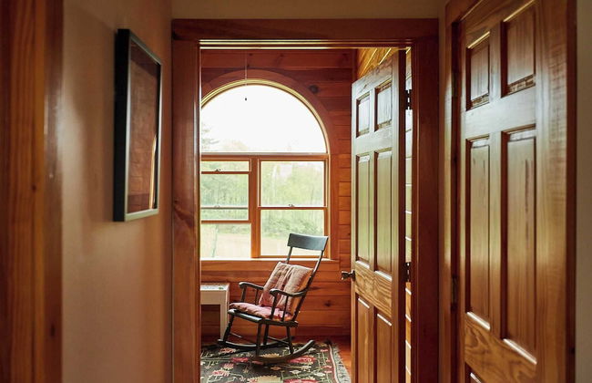 Mountain House & Cottage at Seminary Hill by Avantstay - Photo 10