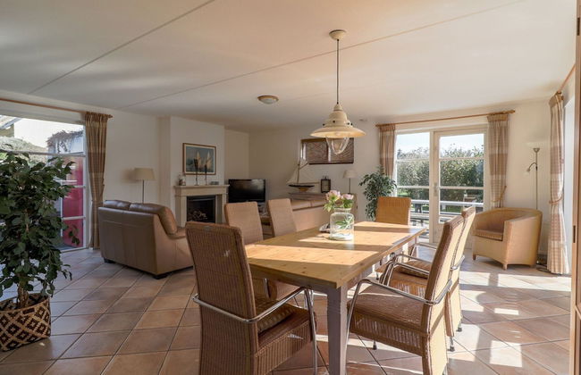 Thatched Villa With Bath in a Holiday Park - Foto 21