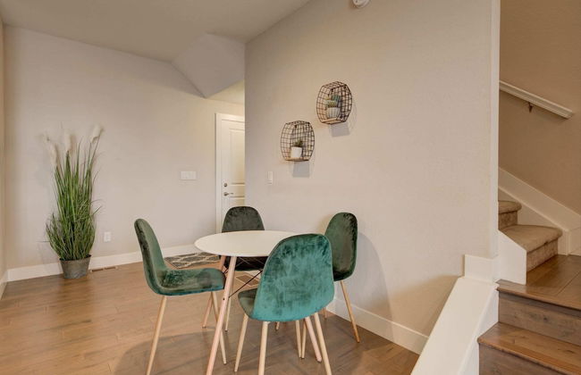 Marbella Lane Executive Townhome, 20 mins to Boulder - Photo 10