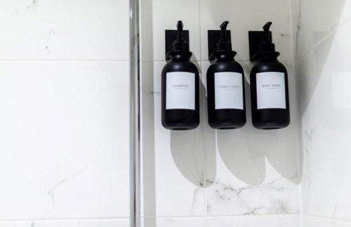 Stylish Skyline Apartment - 2 Bed, 2 Bath, Gym, Concierge in City Centre - Foto 3