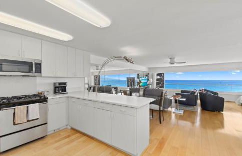 Beachfront Honolulu Condo ,Ocean View, High Floor, Quiet, Colony Surf 1202 - Foto 1