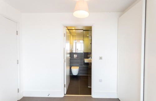 2 Bed 2 Bath Penthouse With Amazing Views with Free Parking - Foto 24