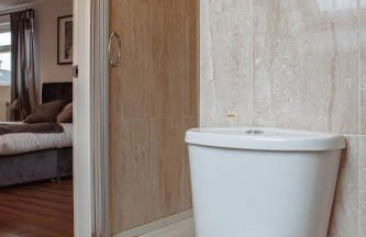 Spacious & Modern 8-Bed Home - Sleeps 13 - Parking - Foto 12