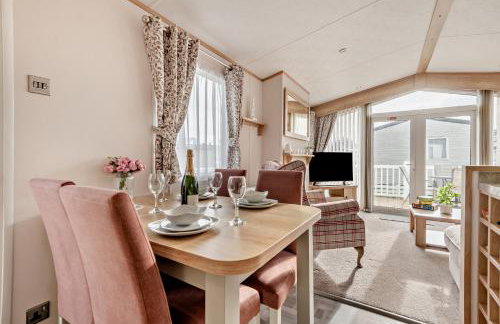 Vivian Lodge 2 Bedroom New Forest Holiday Home Hoburne Bashley - Foto 3