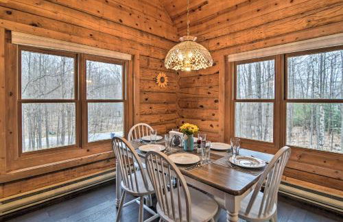 Secluded Gaylord Cabin with Deck, Fire Pit and Grill! - Foto 6