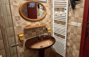 Les Bancs d'Autrefois, maison climatisée avec WIFI au centre de Ruoms - Foto 12