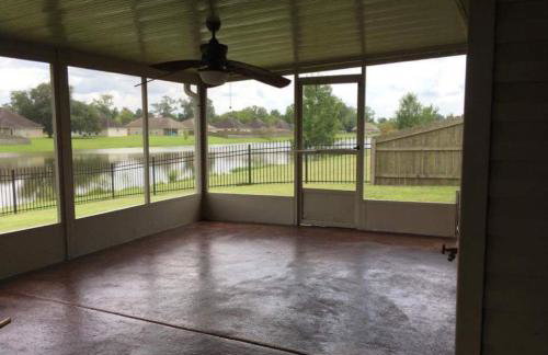 4BR 2BA Family Home On a Lake - Foto 11
