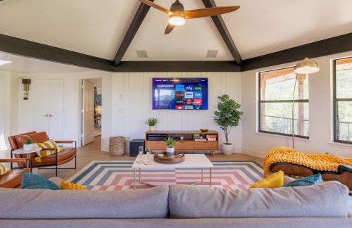 Secluded Mtn Top Family Haven w/Views Spa & Arcade - Photo 9